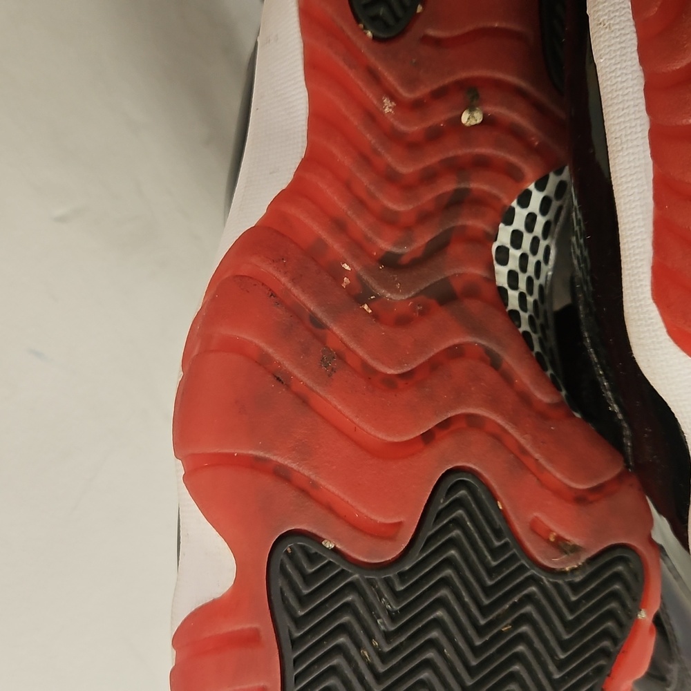 Air Jordan 11 retro Black and Red High-Top Sneakers. Men Size 9.5 - Picture 17 of 17